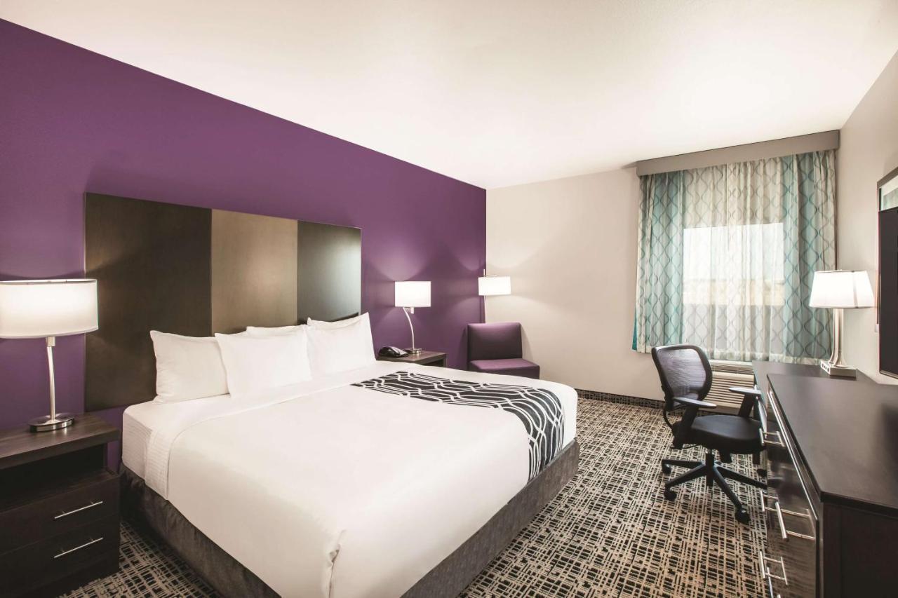 Отель La Quinta By Wyndham Lubbock South Экстерьер фото