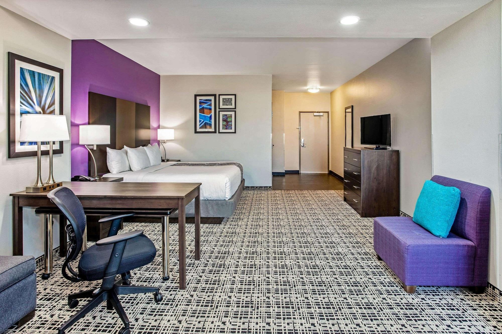Отель La Quinta By Wyndham Lubbock South Экстерьер фото