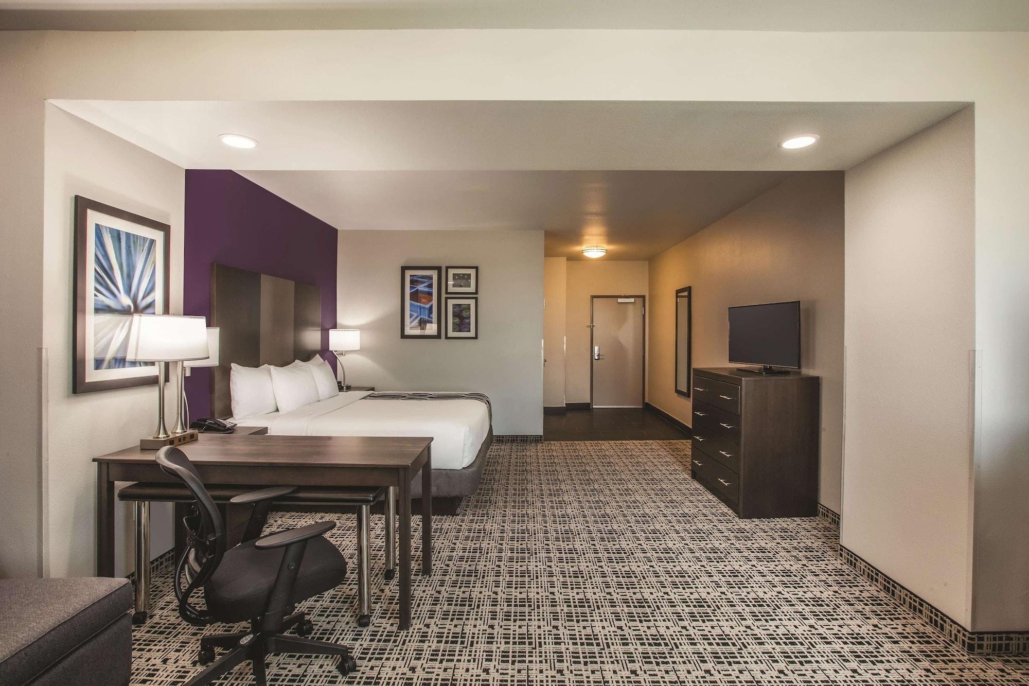 Отель La Quinta By Wyndham Lubbock South Экстерьер фото