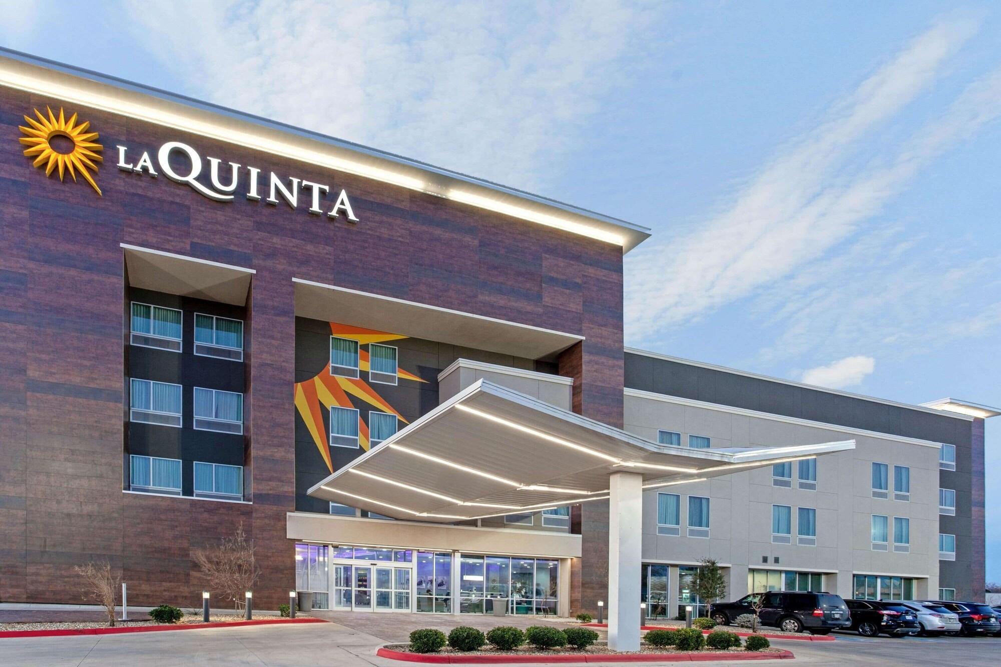 Отель La Quinta By Wyndham Lubbock South Экстерьер фото