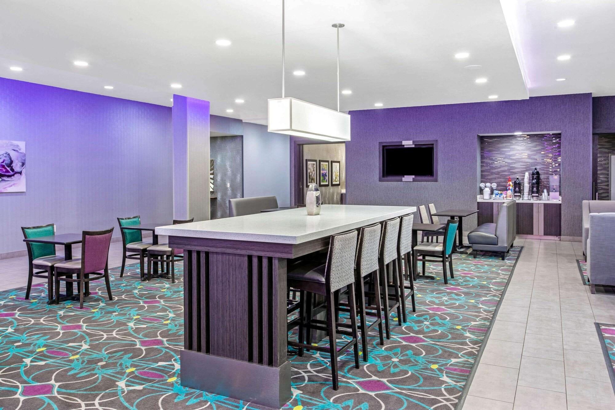 Отель La Quinta By Wyndham Lubbock South Экстерьер фото