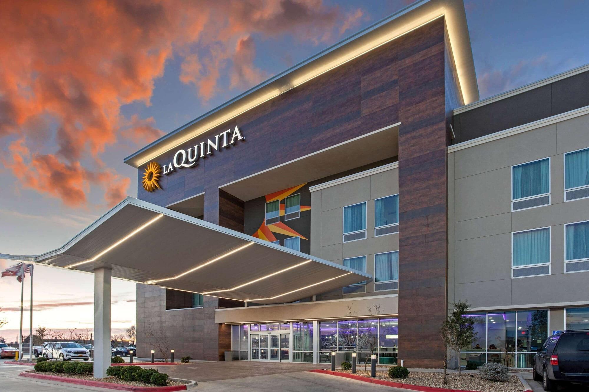 Отель La Quinta By Wyndham Lubbock South Экстерьер фото