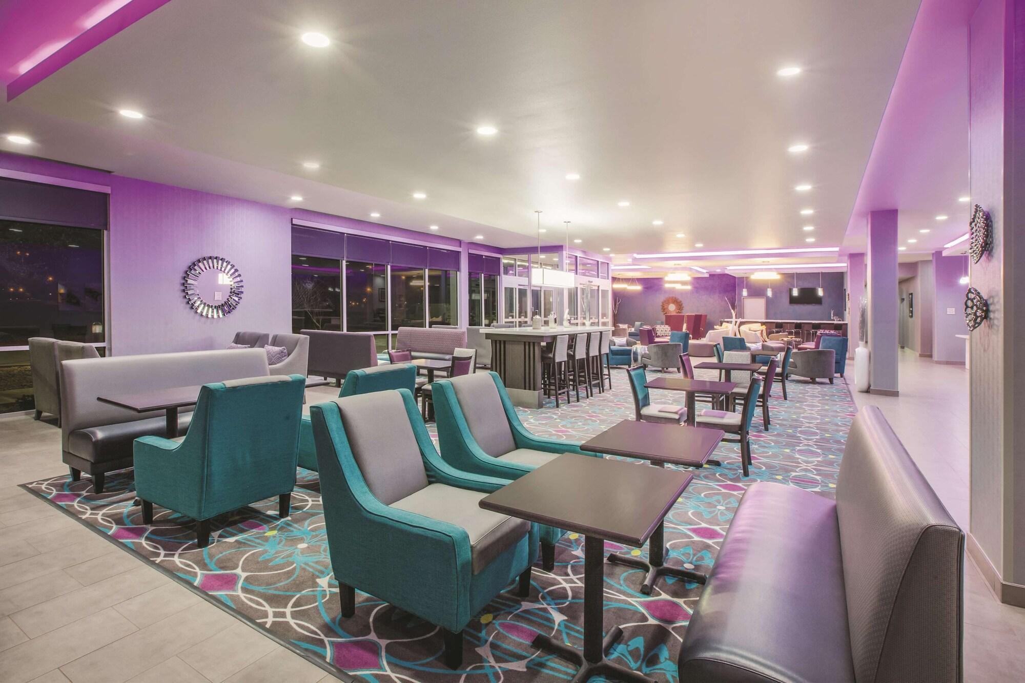 Отель La Quinta By Wyndham Lubbock South Экстерьер фото