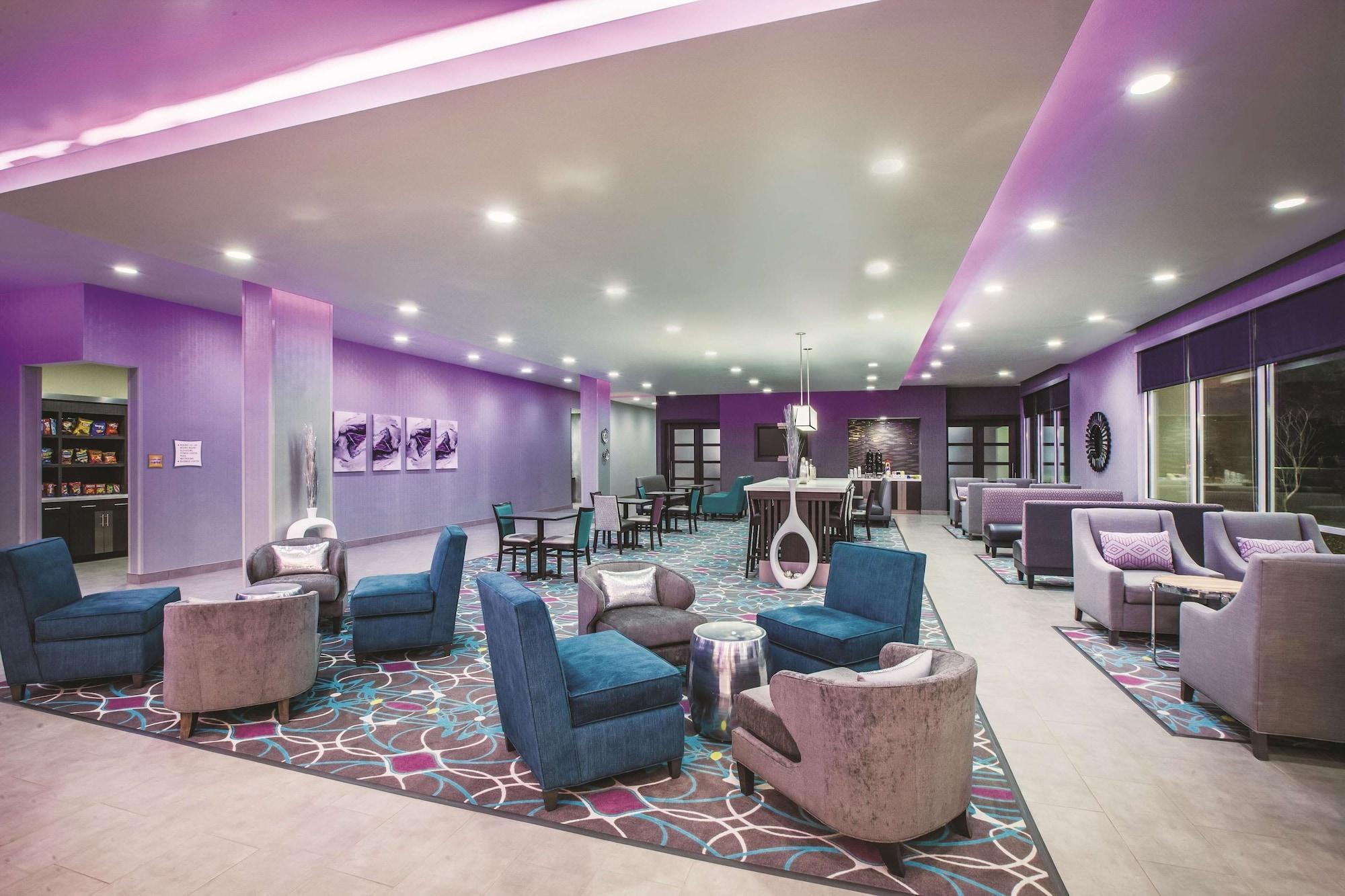 Отель La Quinta By Wyndham Lubbock South Экстерьер фото